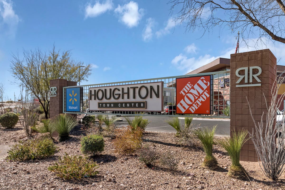 Close to Houghton Town Center for shopping and dining