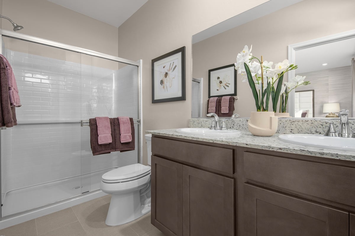 Dual-sink vanity at primary bath