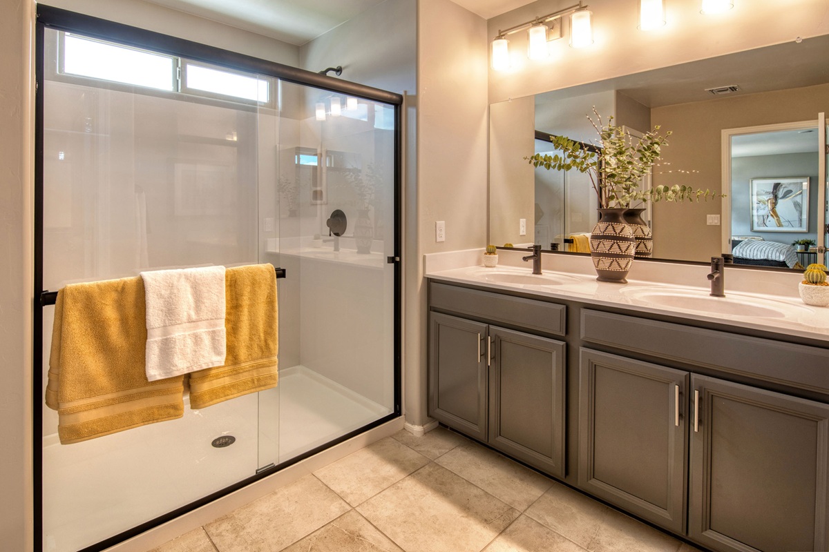 Dual-sink vanity at primary bath