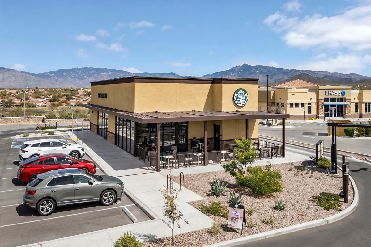 Minutes to Starbucks™ at Mercado Del Lago