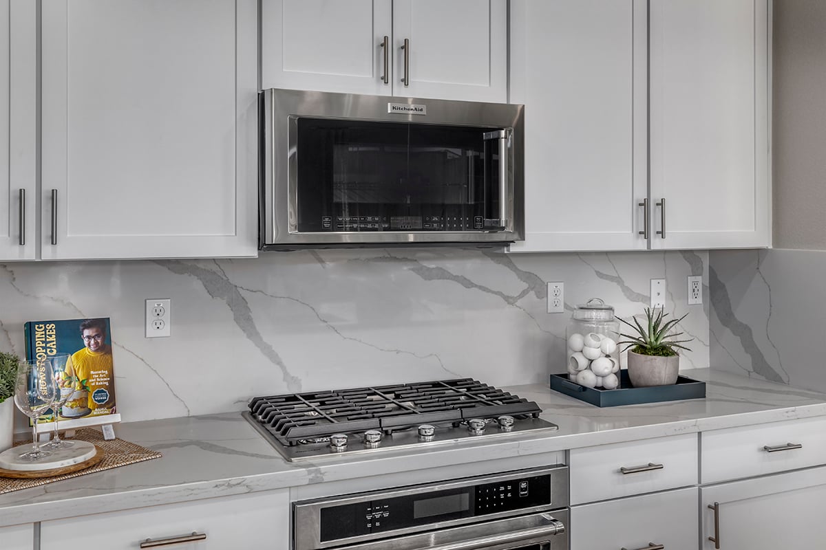 Kitchen with backsplash