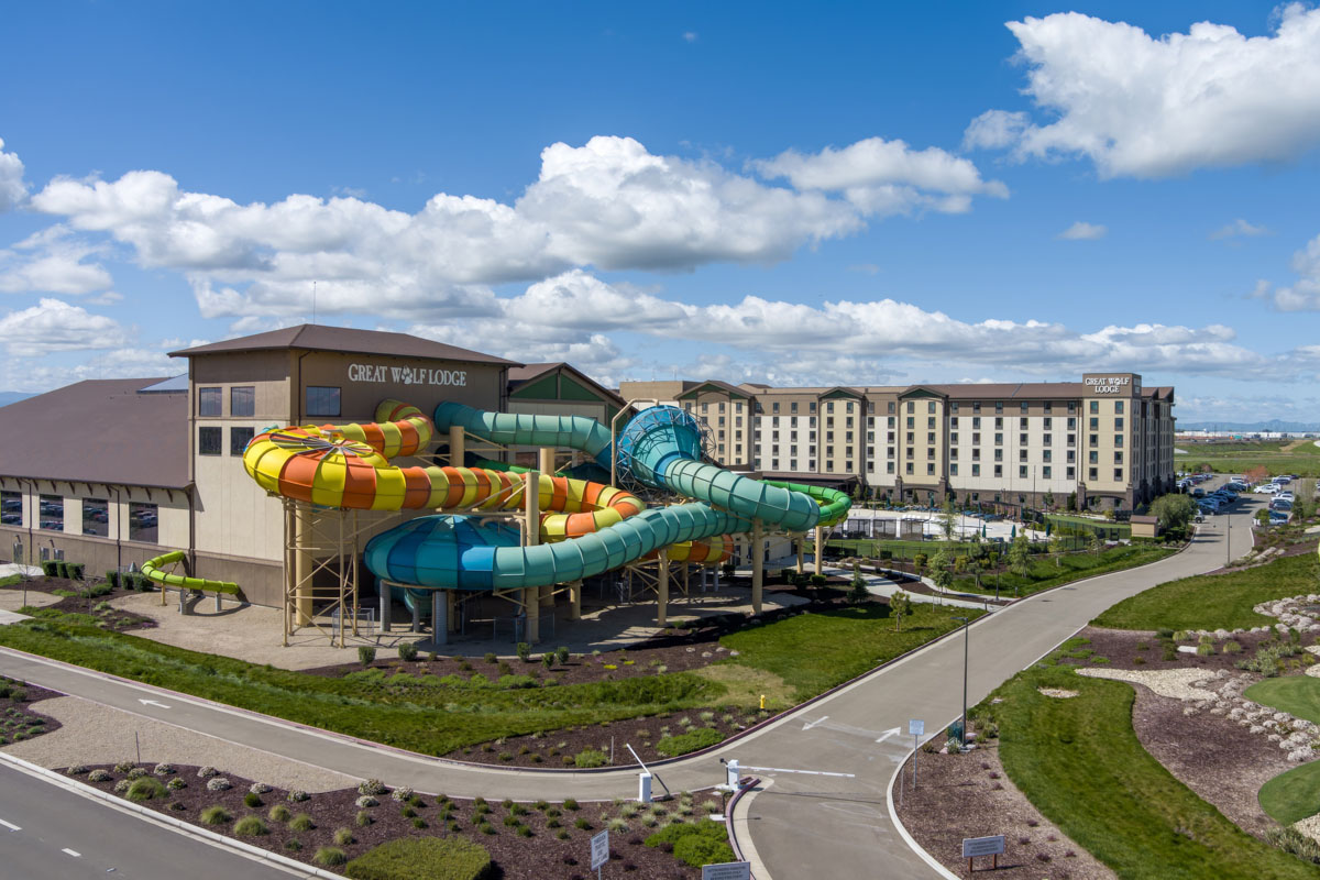 5-minute drive to Great Wolf Lodge® for family entertainment 