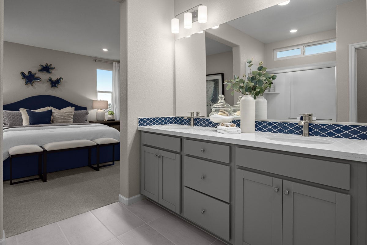Dual-sink vanity at primary bath