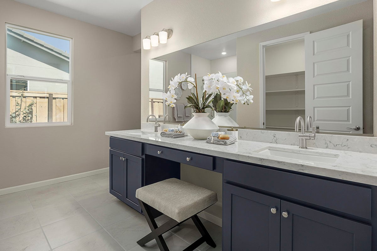 Dual-sink vanity at primary bath 