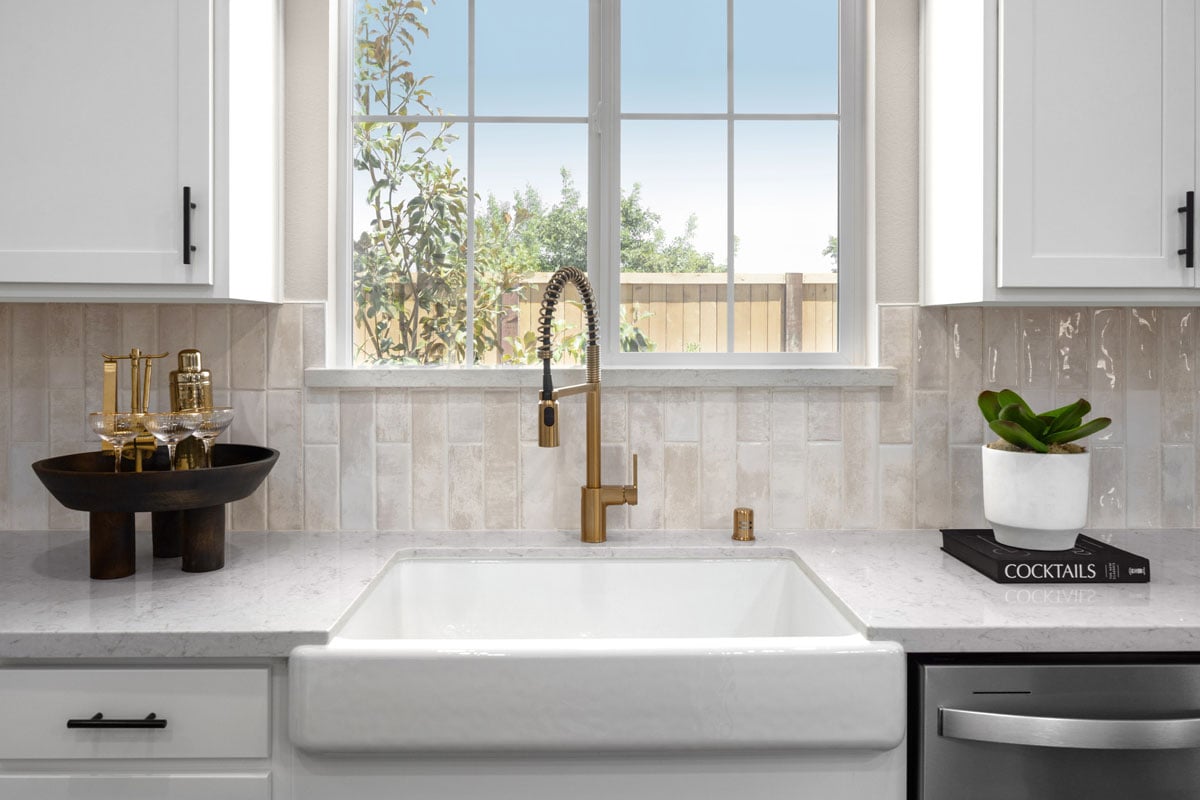 Farmhouse-style apron-front sink 