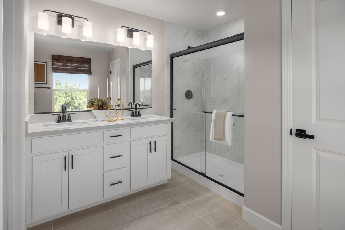 Dual-sink vanity at primary bath