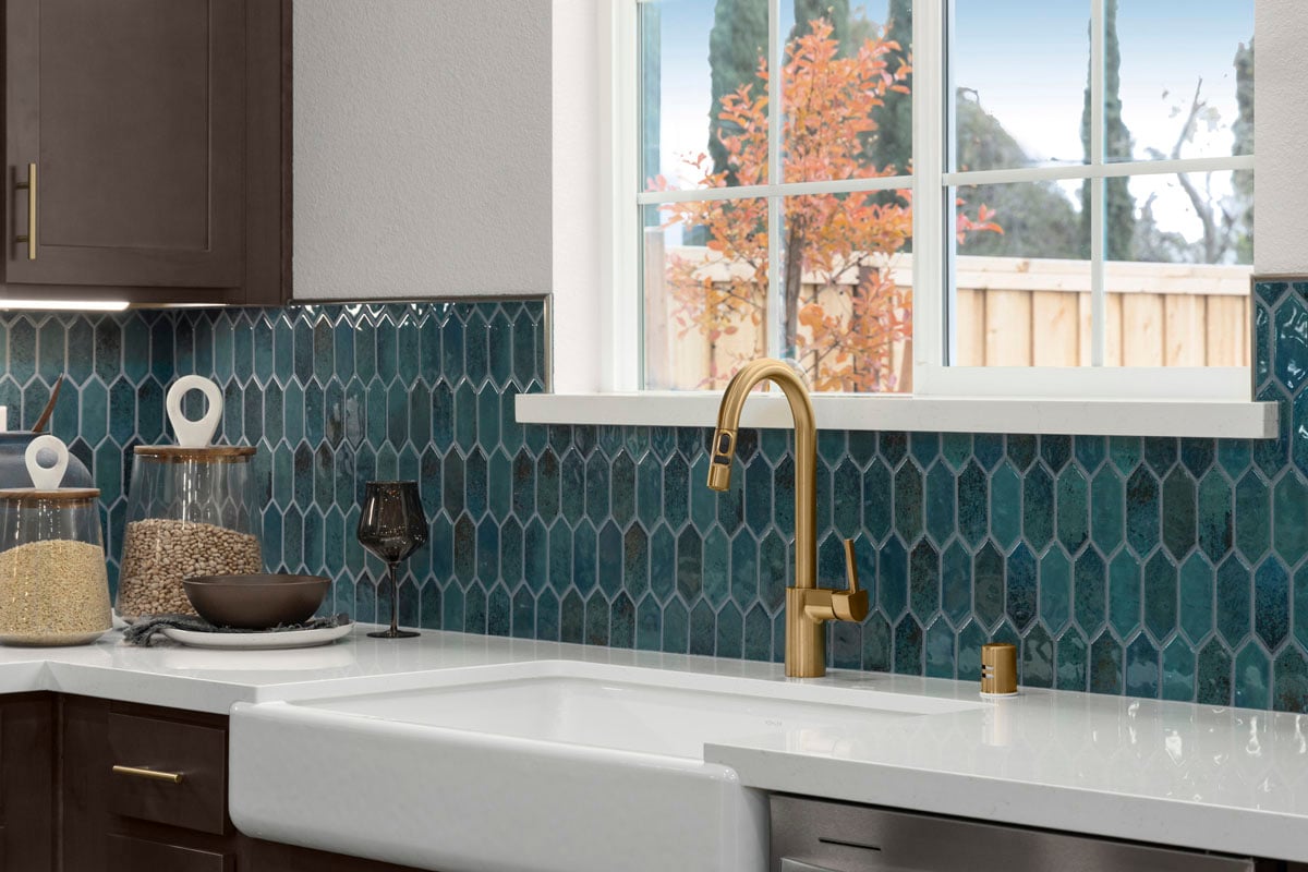 Farmhouse-style sink