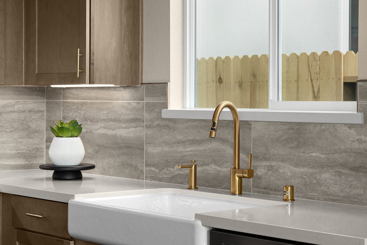 Farmhouse-style kitchen sink 