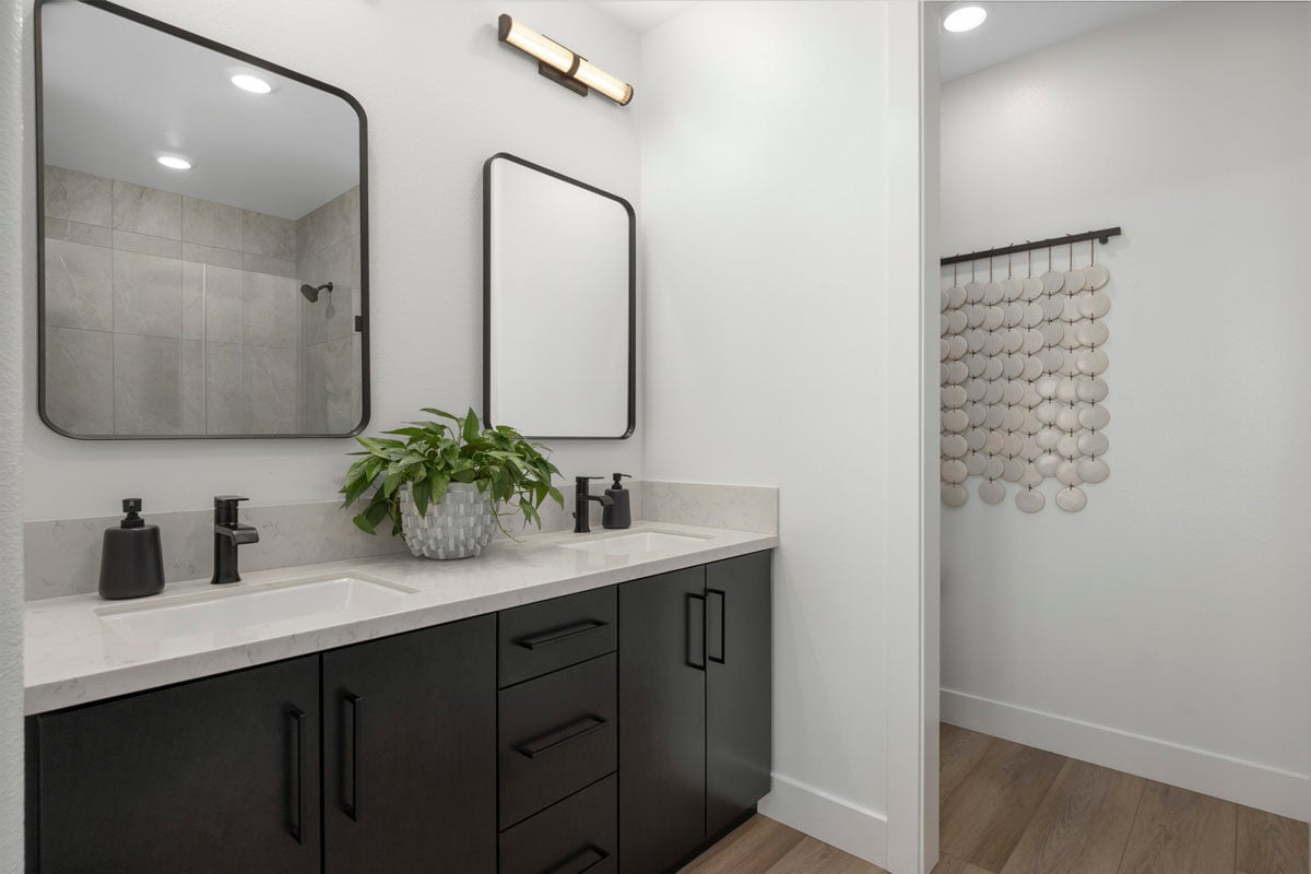 Dual-sink vanity at primary bath