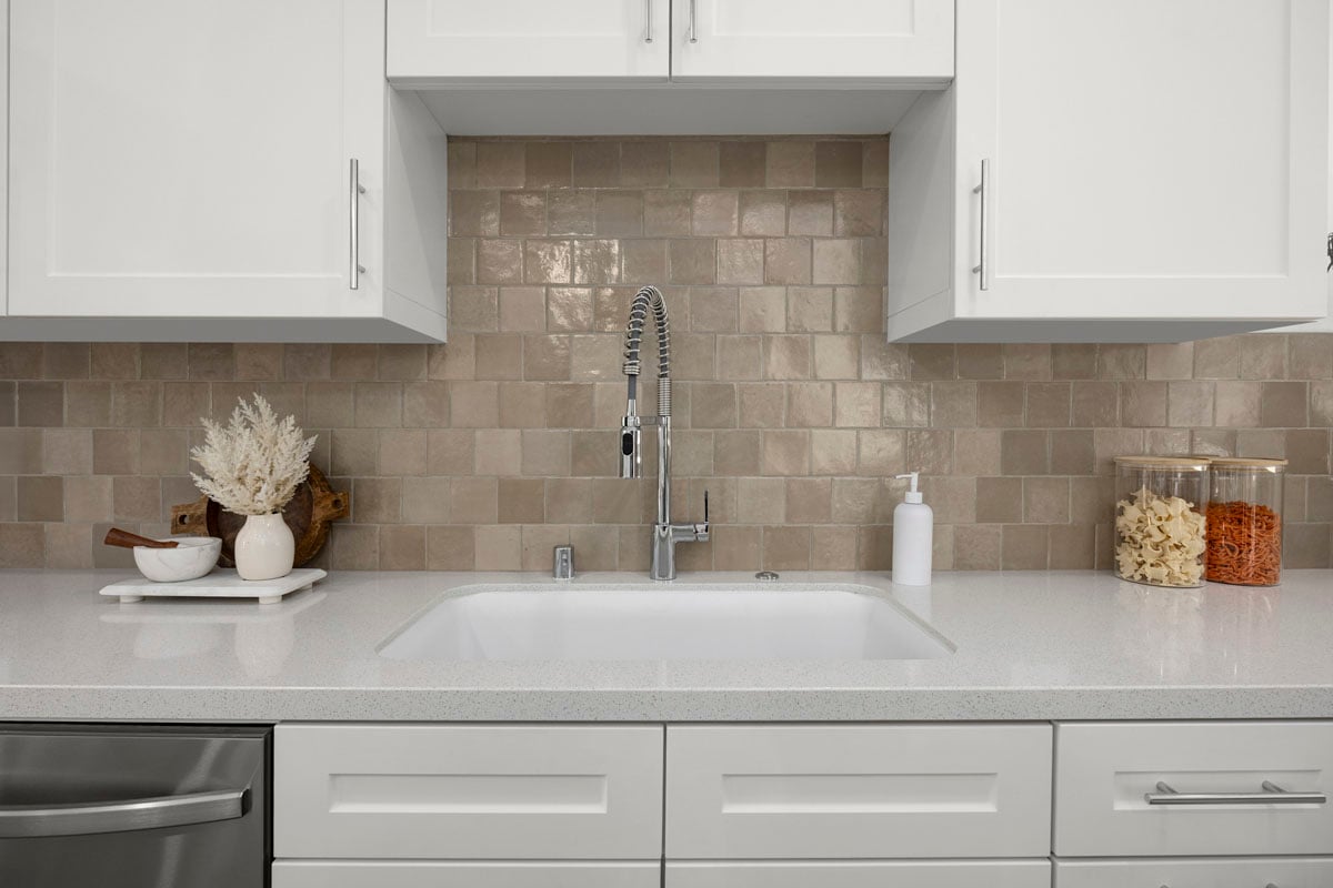 Full-height kitchen backsplash 
