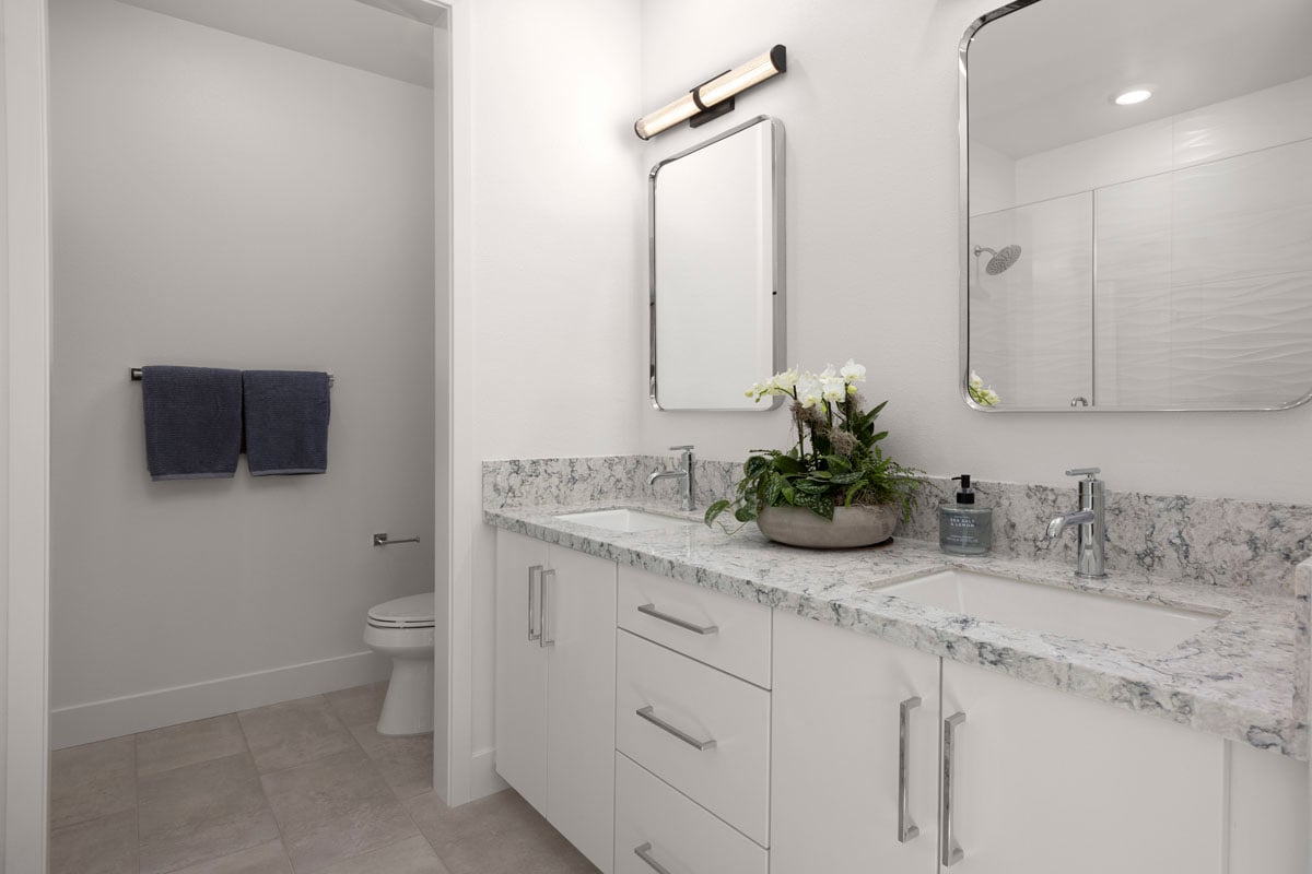 Dual-sink vanity at primary bath