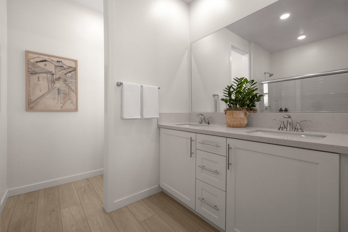 Quartz bath countertops