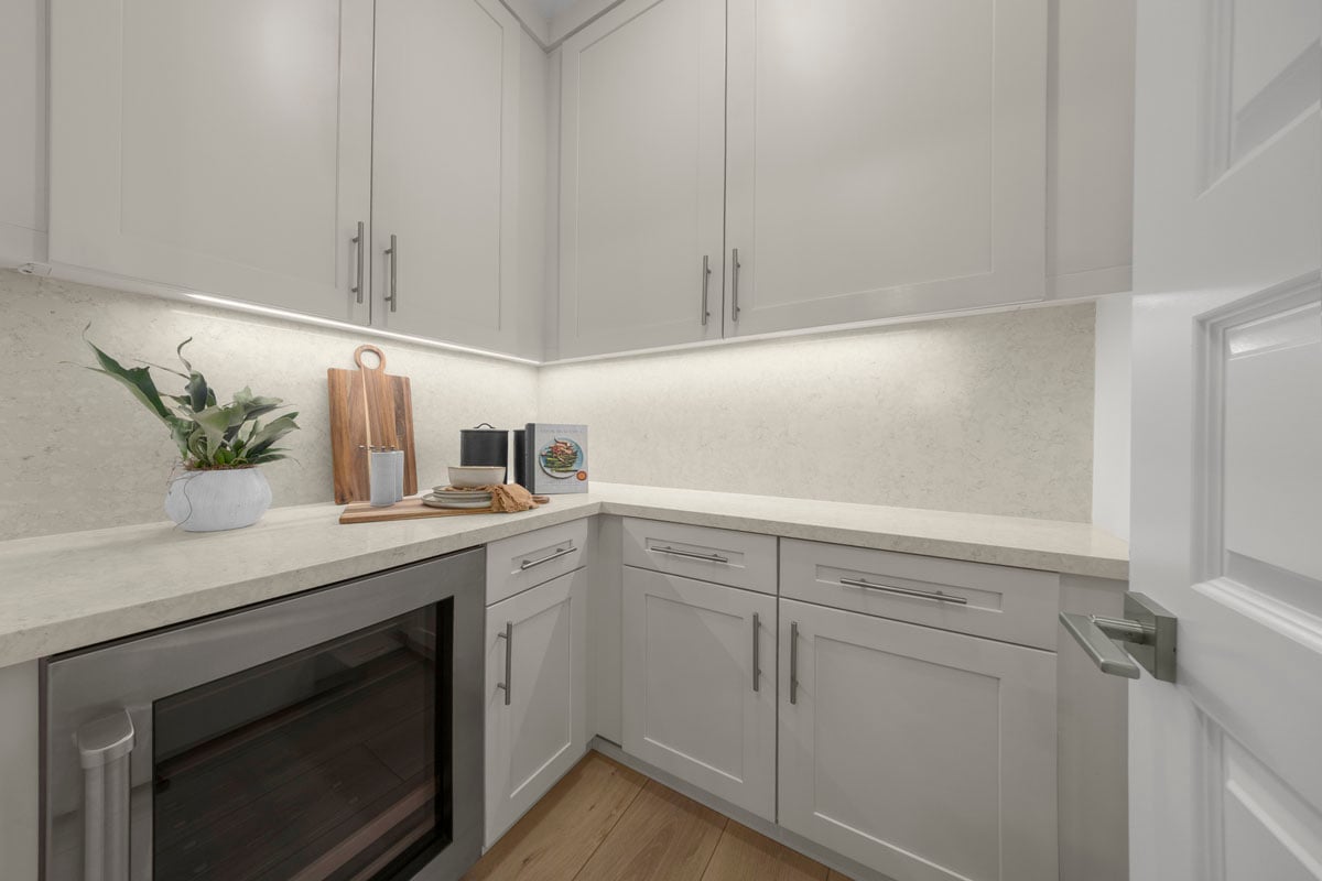 Butler's pantry with beverage center