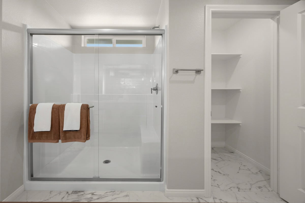 Optional linen closet at primary bath