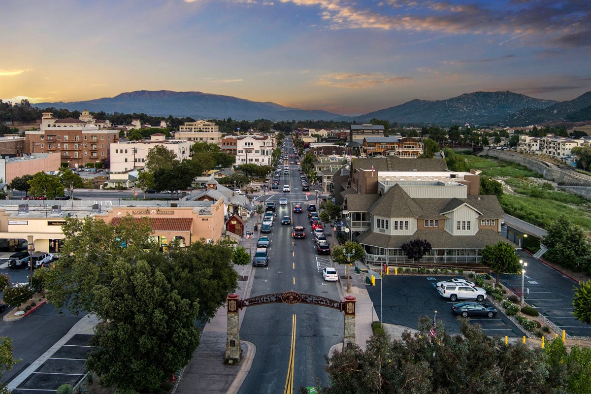 Shopping, dining and entertainment in nearby in Old Town Temecula