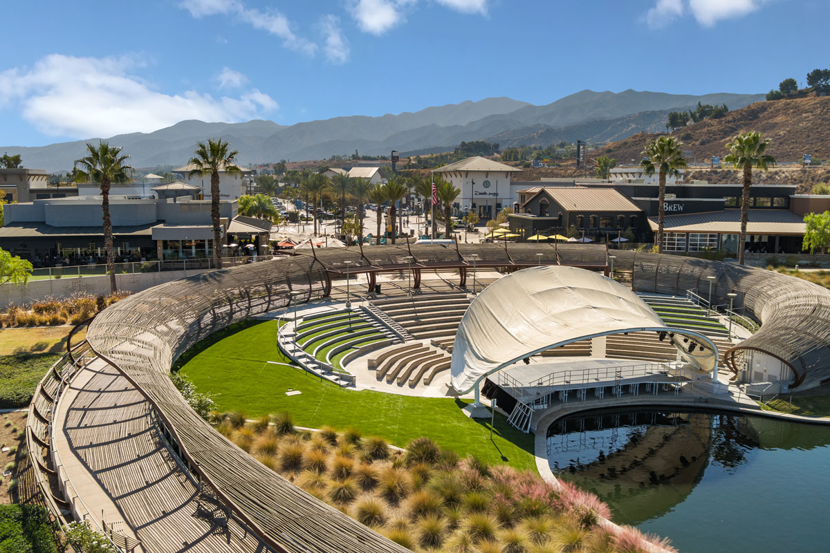 Minutes to shopping and dining at The Shops at Dos Lagos