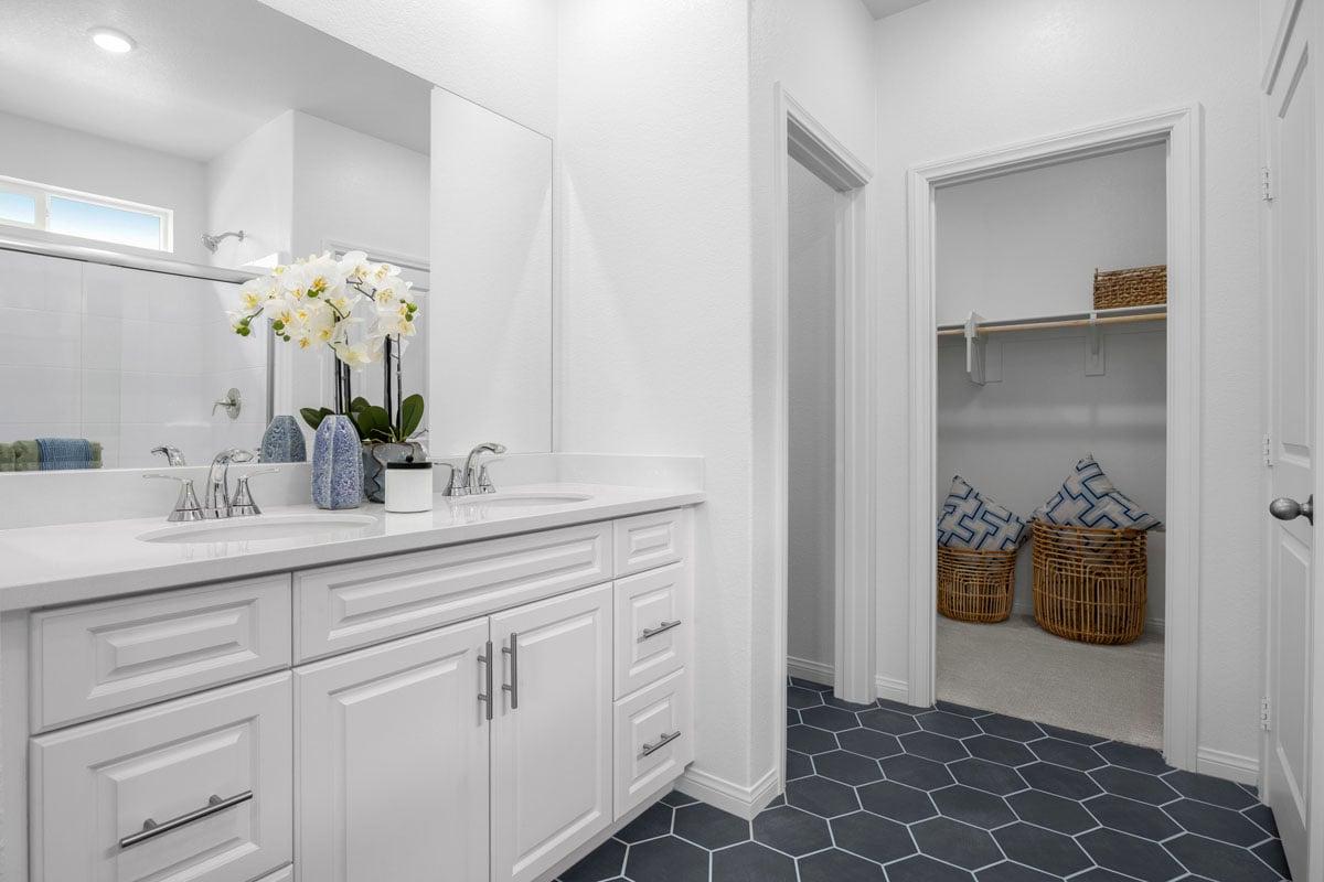 Dual-sink vanity at primary bath