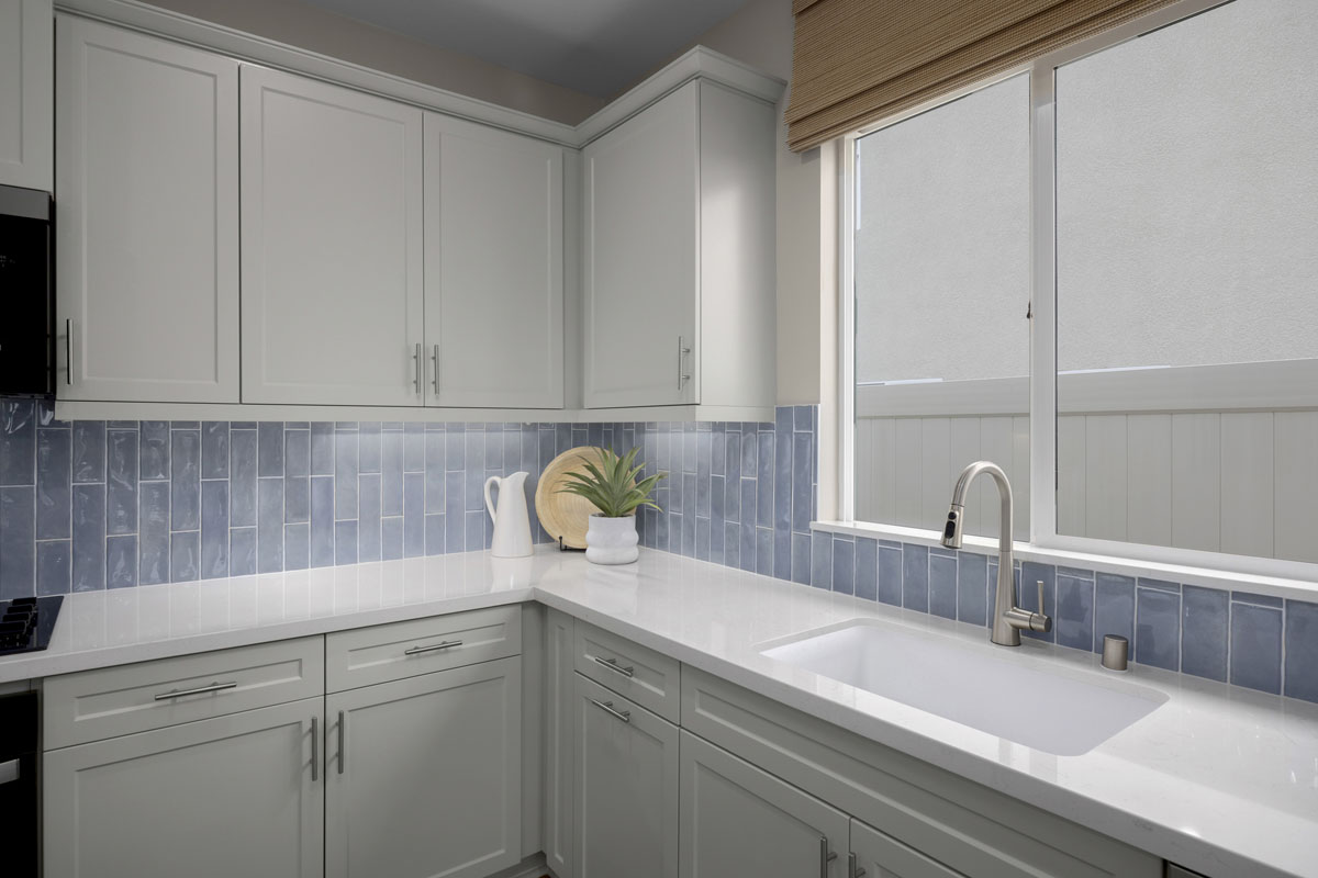 Optional custom full tile backsplash