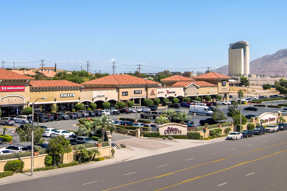 Minutes to shopping at Cabazon Outlets