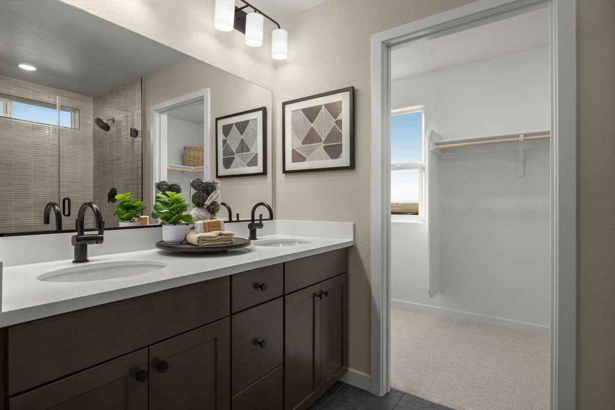 Dual-sink vanity at primary bath