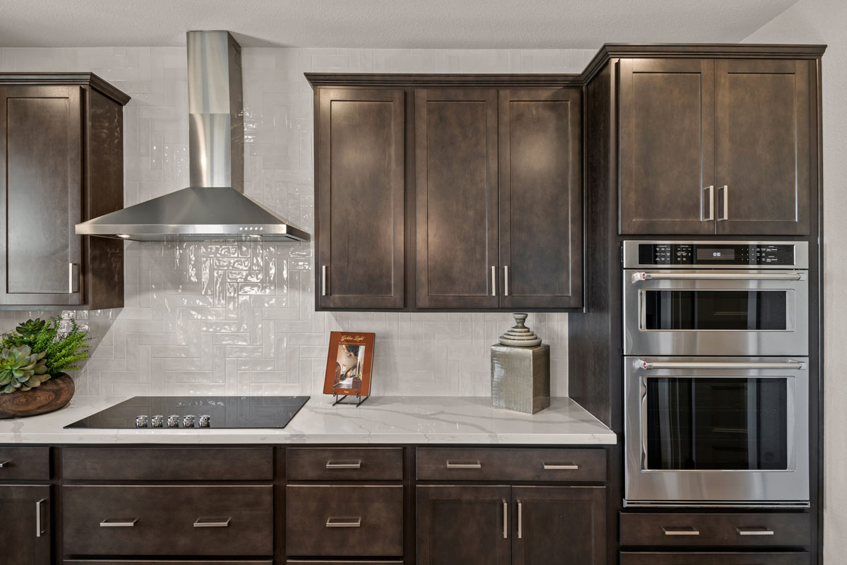 Wall-mounted hood and cooktop