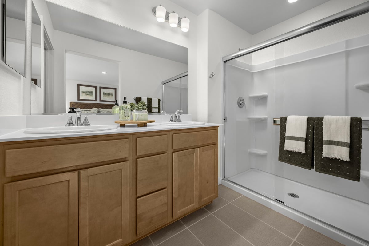 Dual-sink vanity at primary bath