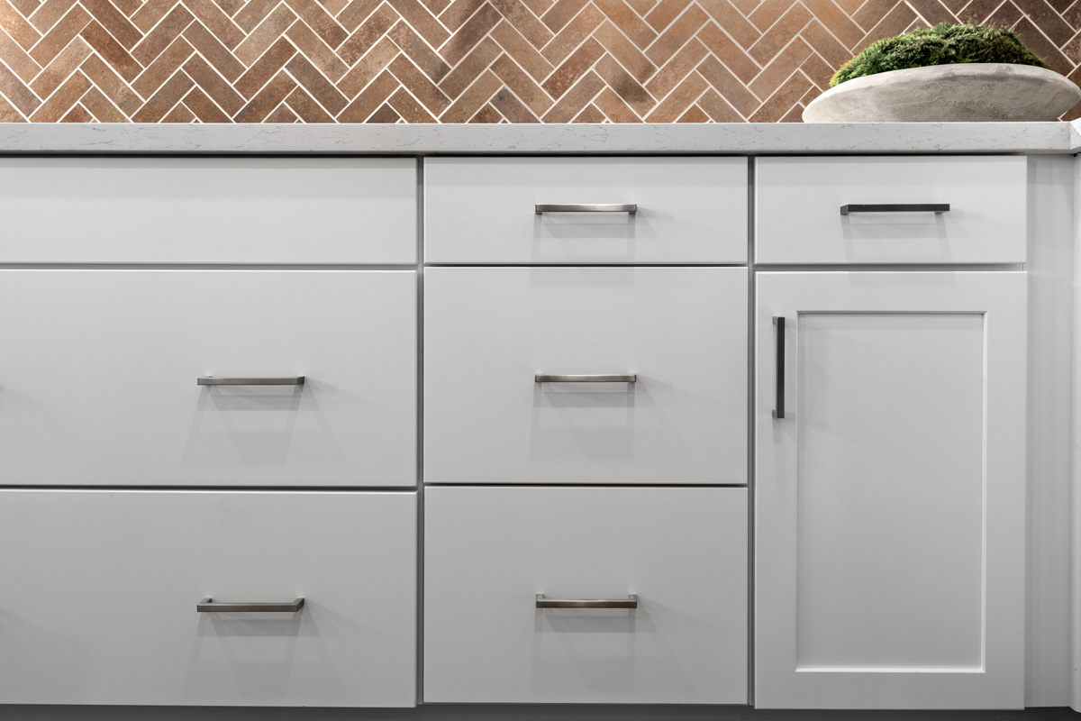 Chrome cabinet pulls