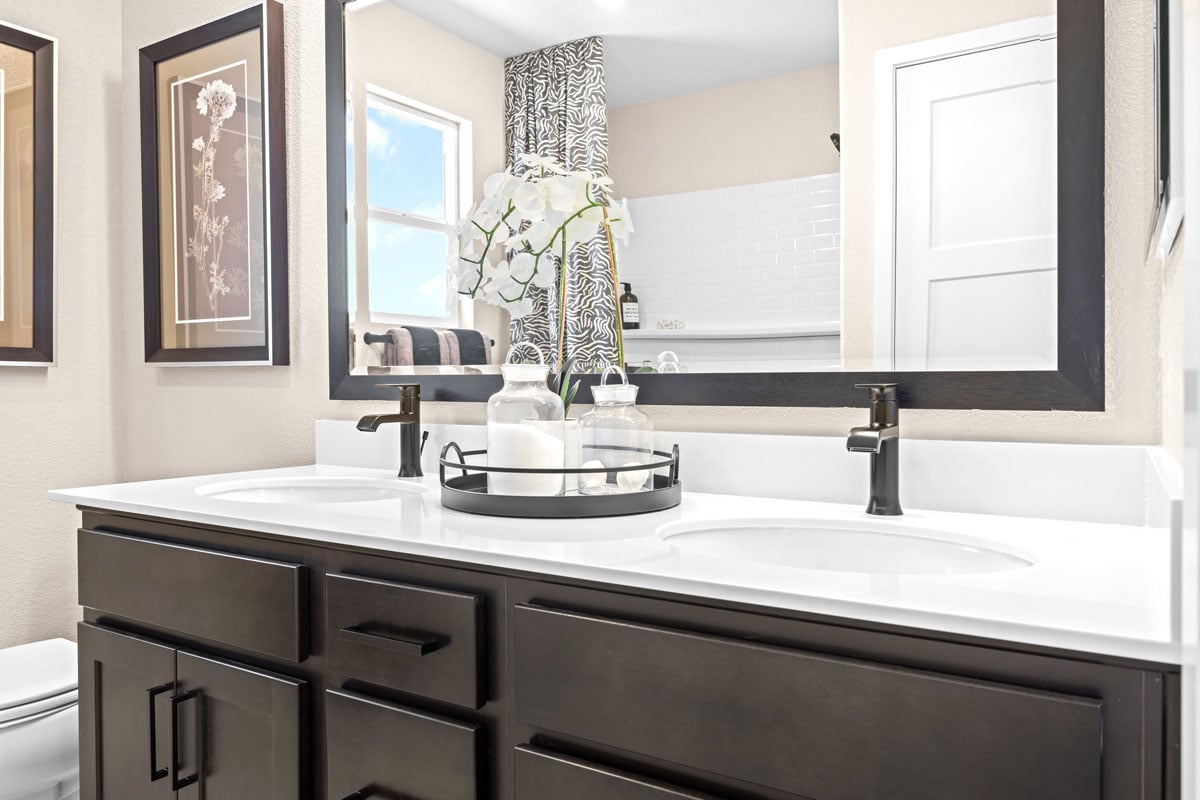 Dual-sink vanity at primary bath