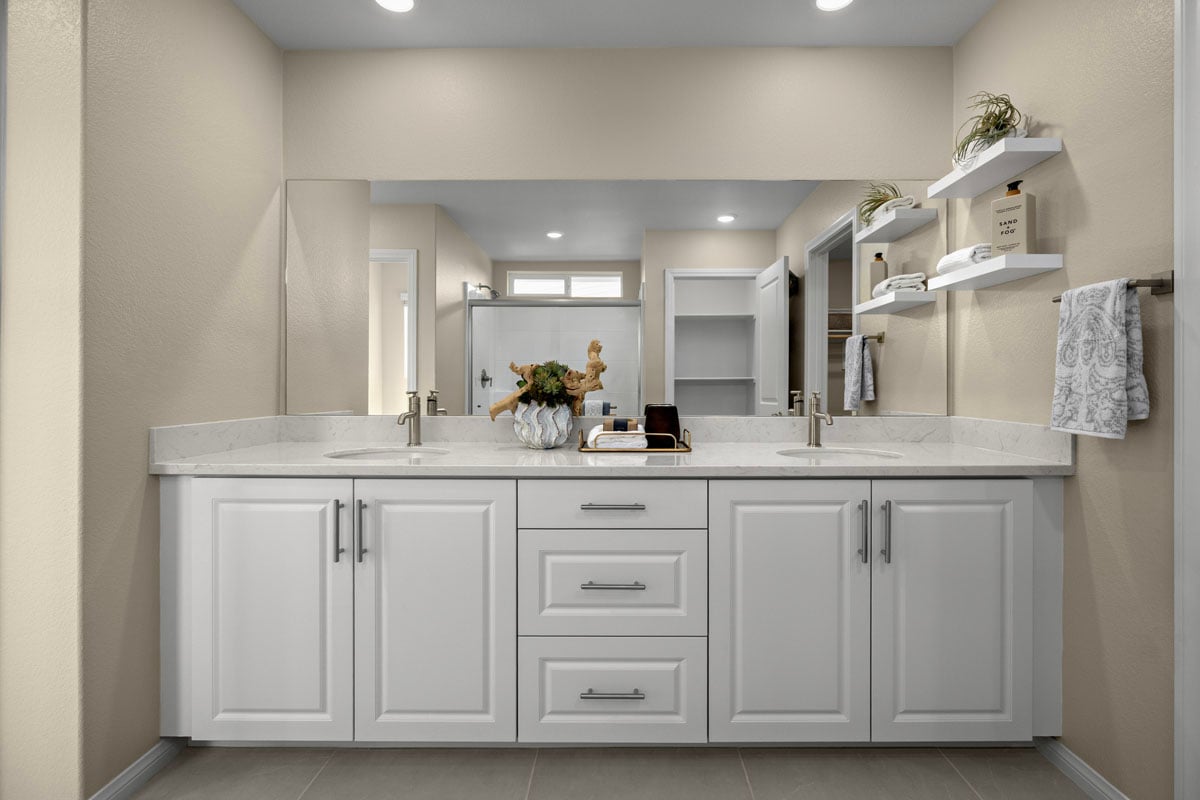 Dual-sink vanity at primary bath