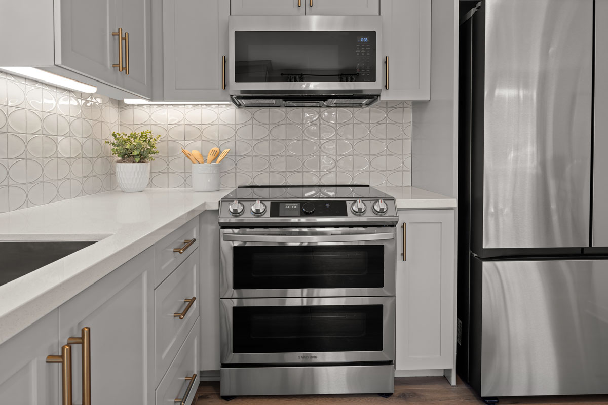 Optional slide-in smart induction range/oven