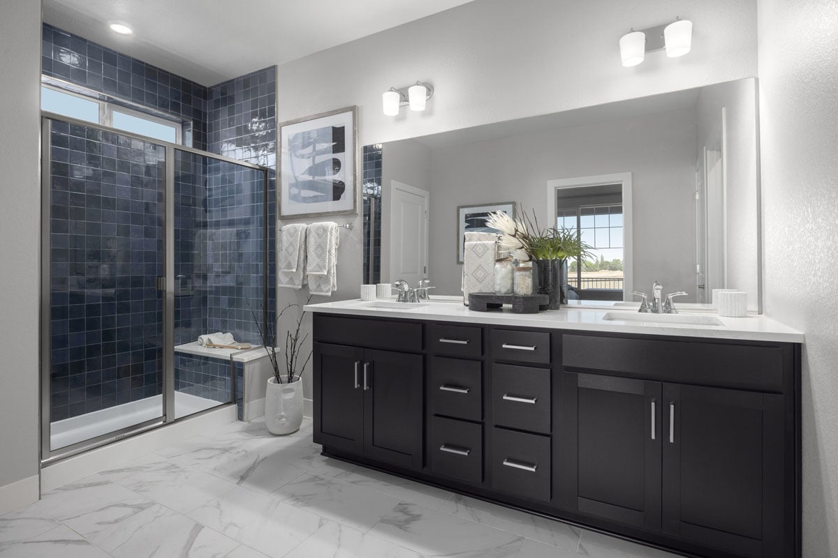 Dual-sink vanity at primary bath