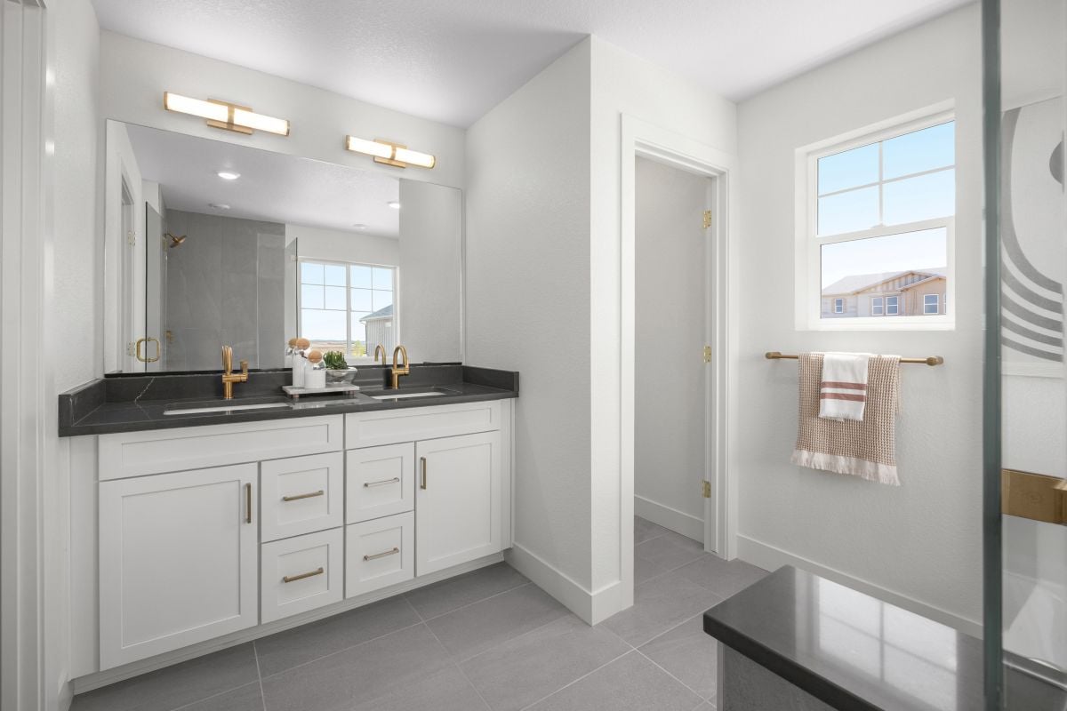 Dual-sink vanity at primary bath