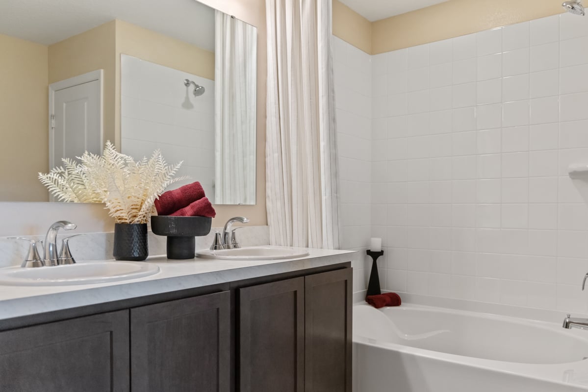 Dual-sink vanity at primary bath