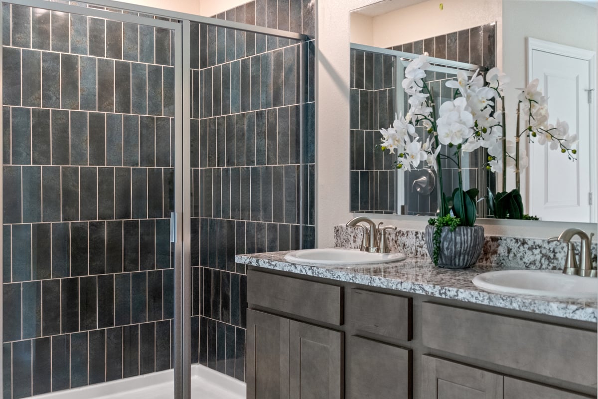 Dual-sink vanity at primary bath