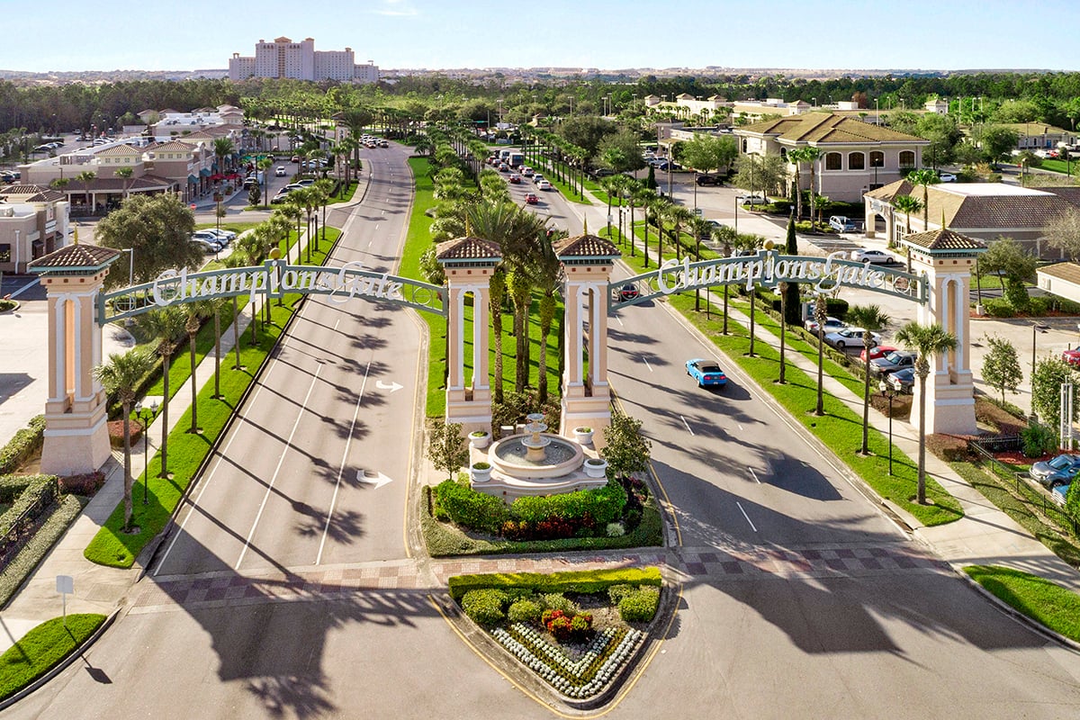 10-minute drive to Champions Gate