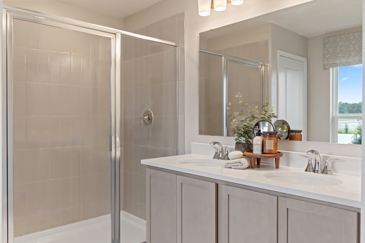 Dual-sink vanity at primary bath