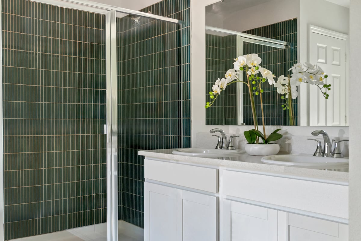 Dual-sink vanity at primary bath