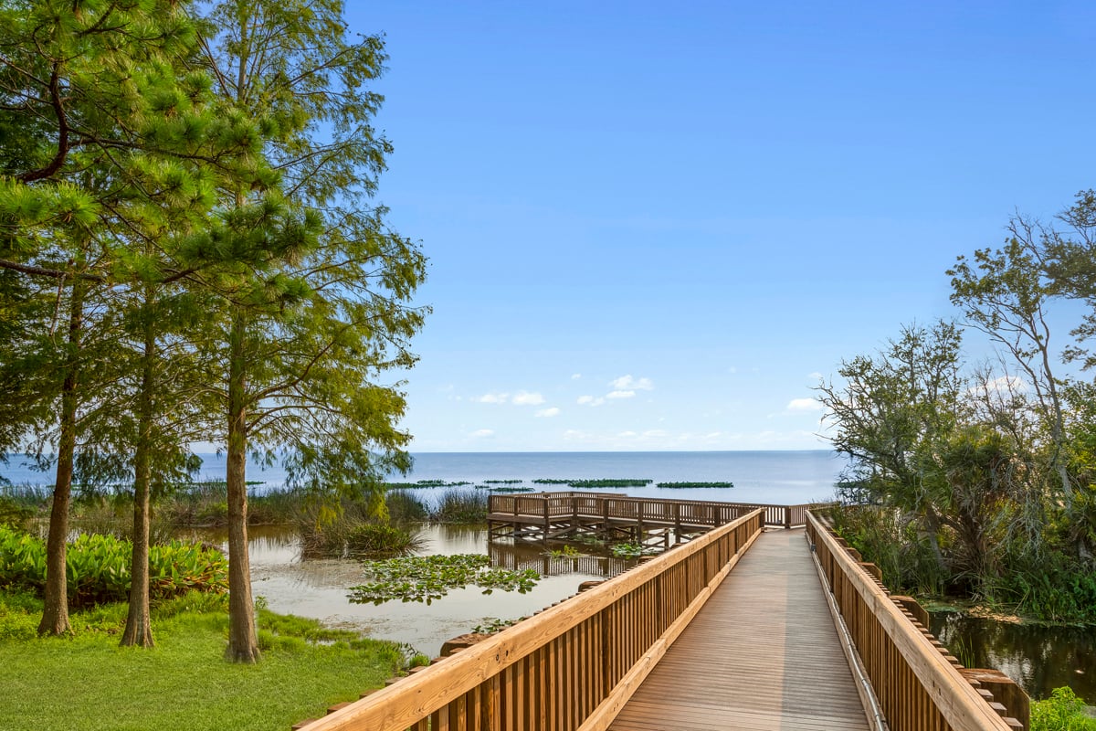 Only a 10-minute drive to Magnolia Park