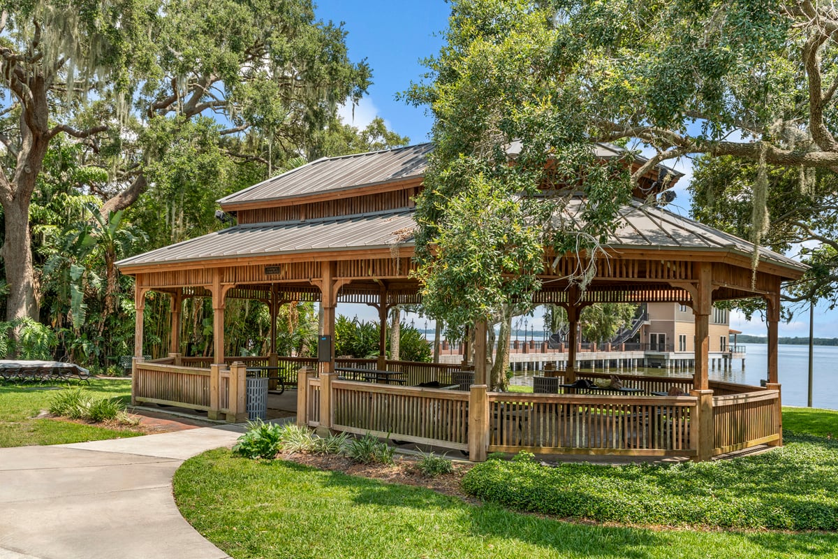 Just minutes to Wooton Park