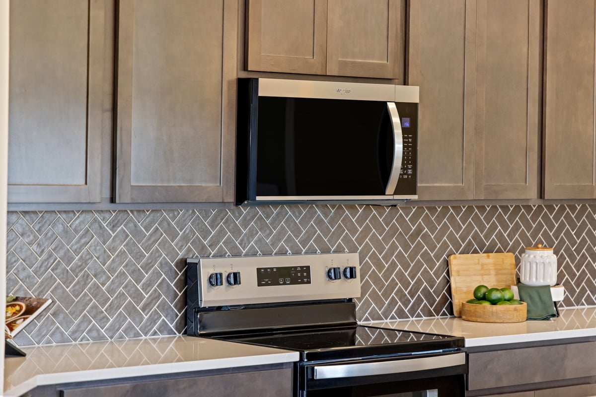 Kitchen tile backsplash