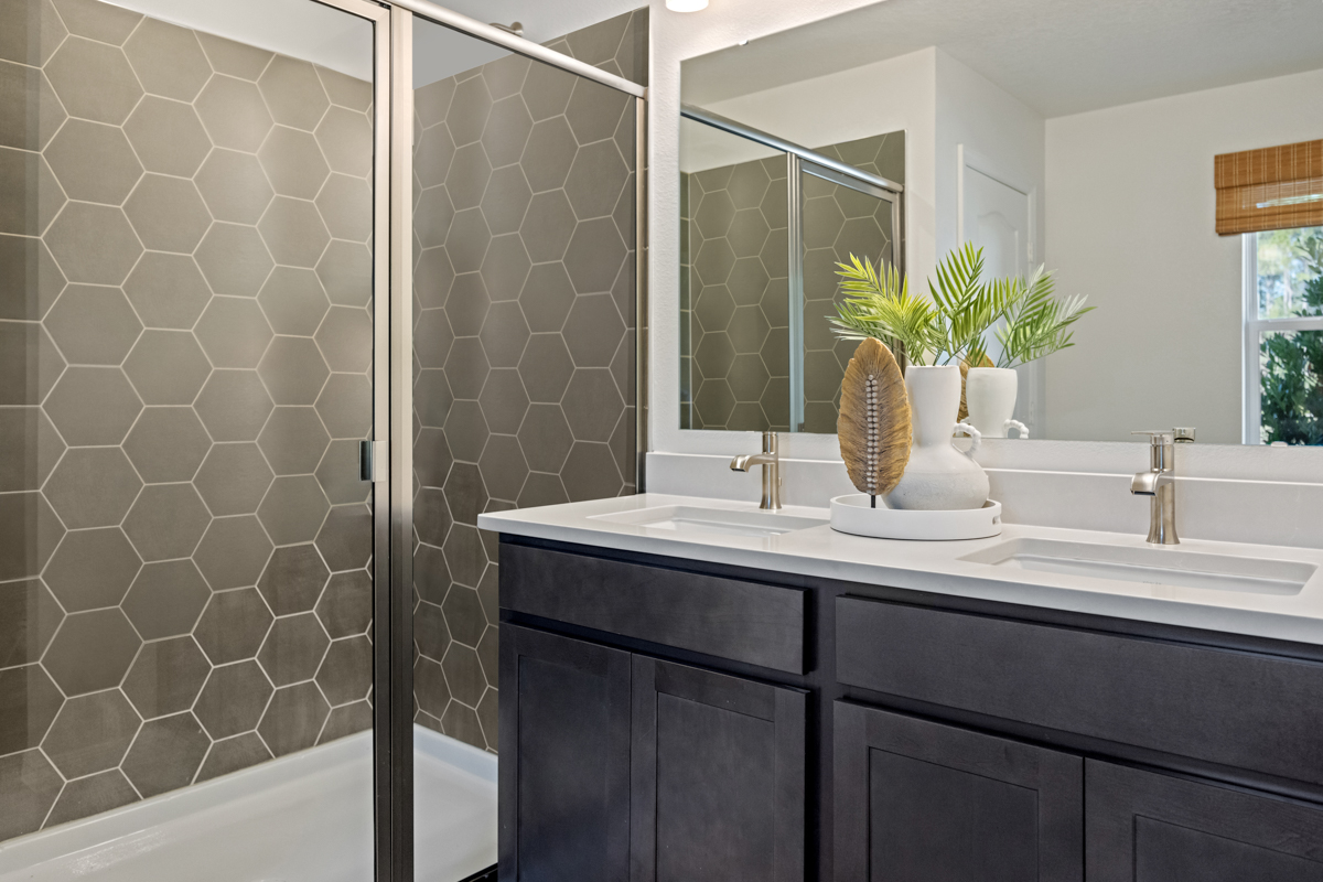 Dual-sink vanity at primary bath