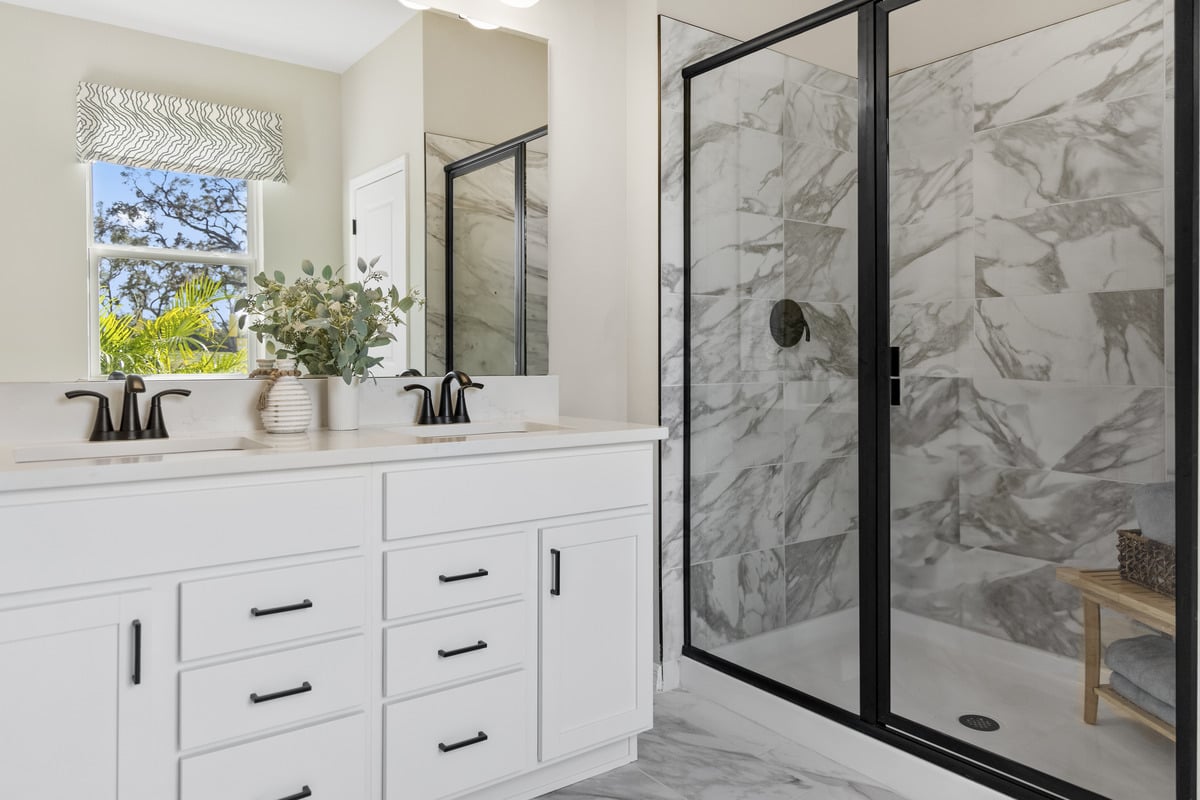 Dual-sink vanity at primary bath