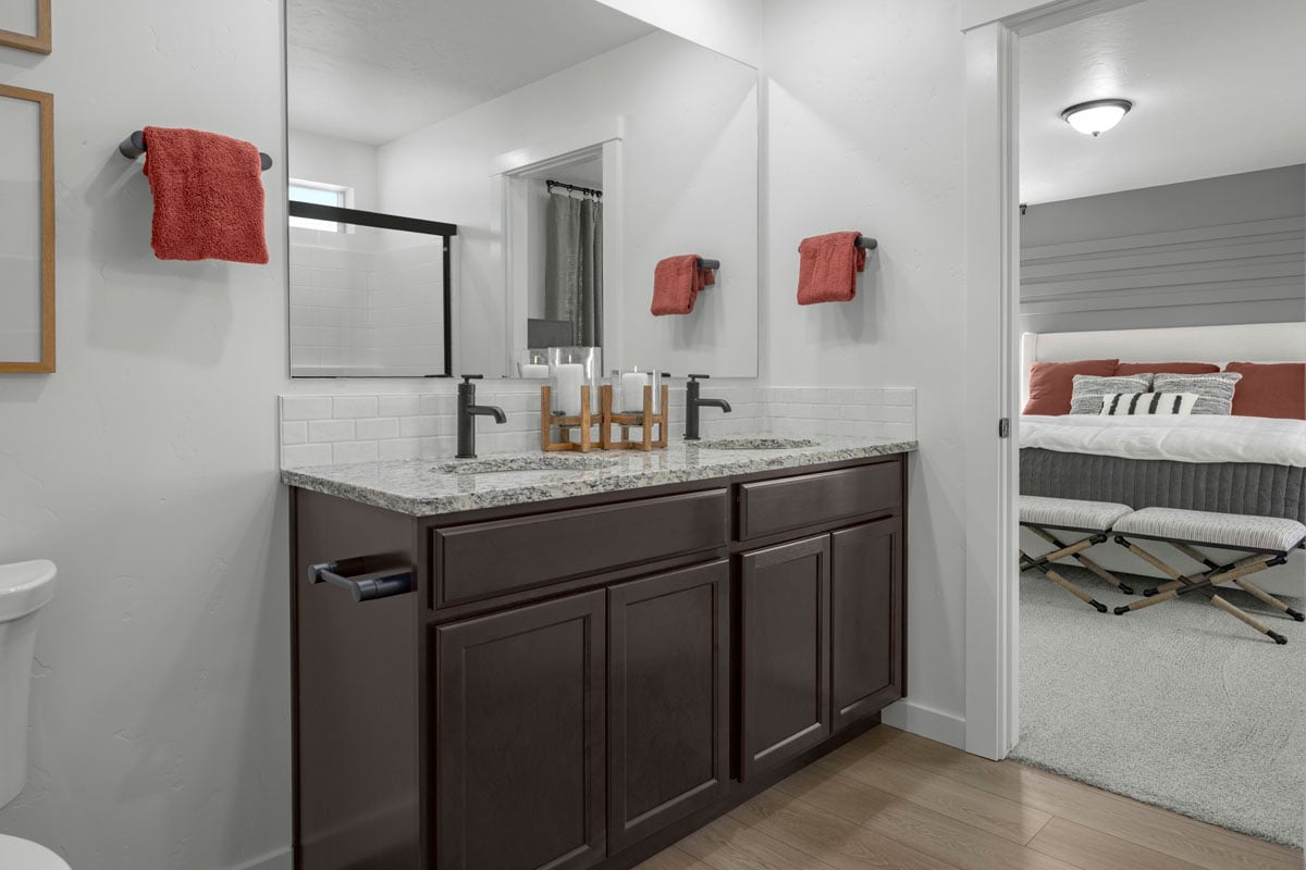 Dual-sink vanity at primary bath