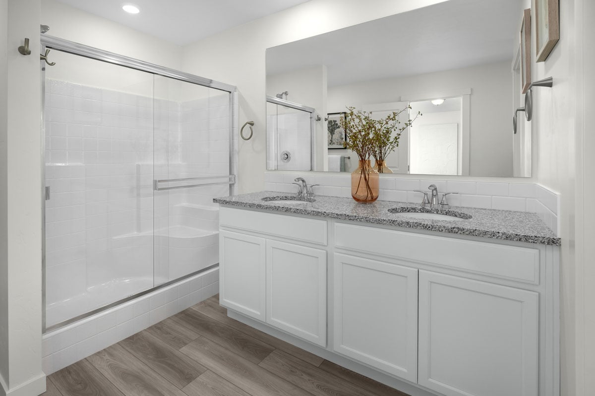 Dual-sink vanity at primary bath
