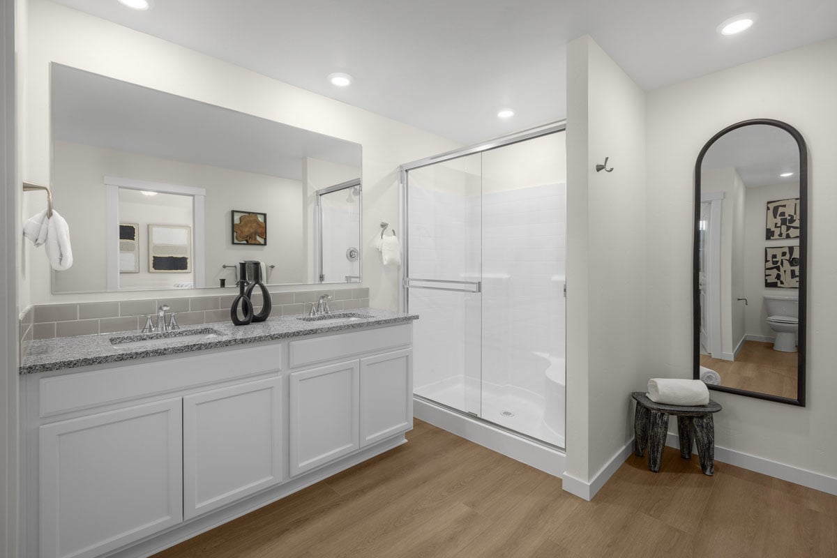 Dual-sink vanity at primary bath