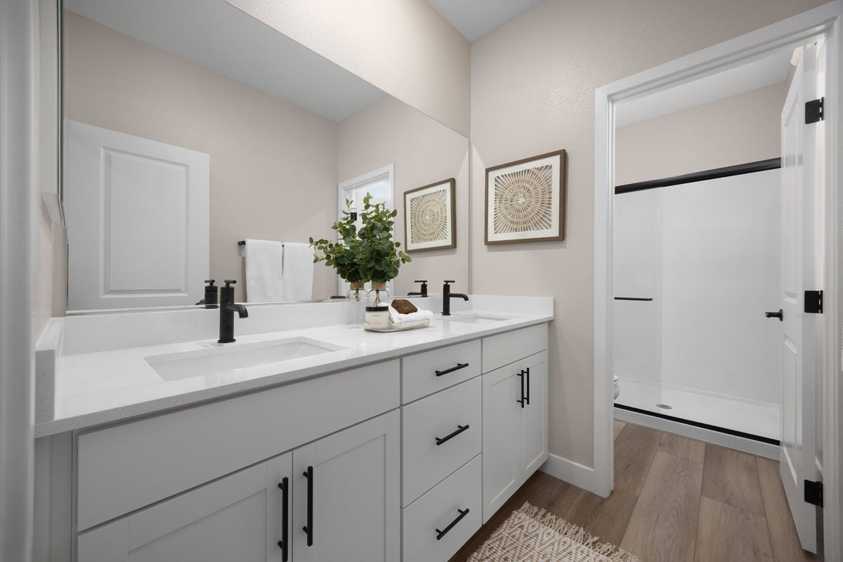 Dual-sink vanity at primary bath
