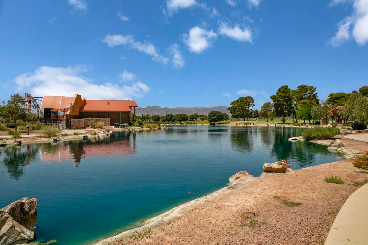 15 minutes to Craig Ranch Regional Park