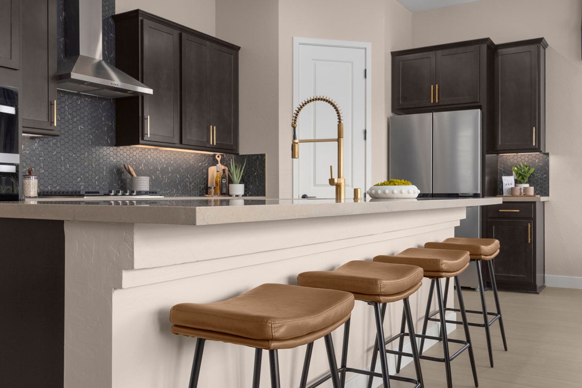 Kitchen breakfast bar