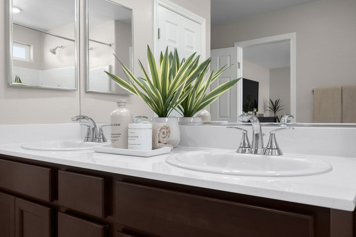 Dual-sink vanity at primary bath