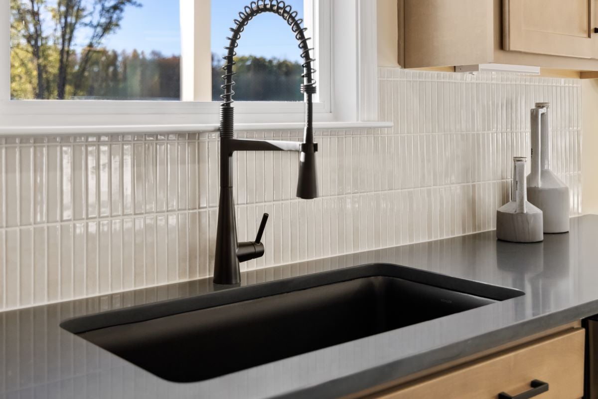 Undermount kitchen sink